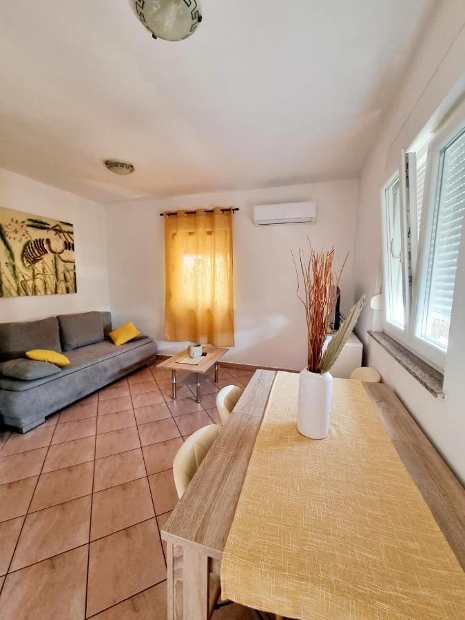 Apartments Ema Пула Екстериор снимка