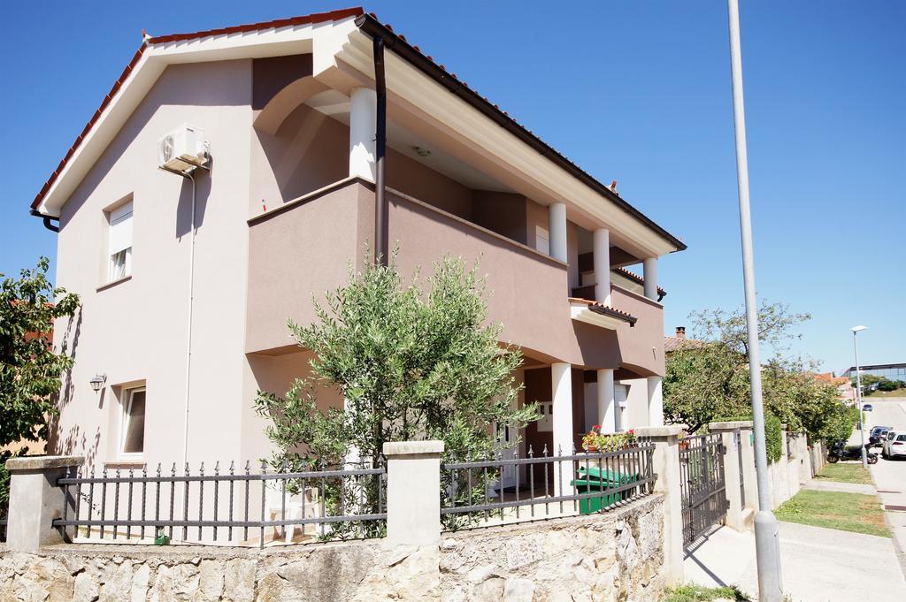 Apartments Ema Пула Екстериор снимка